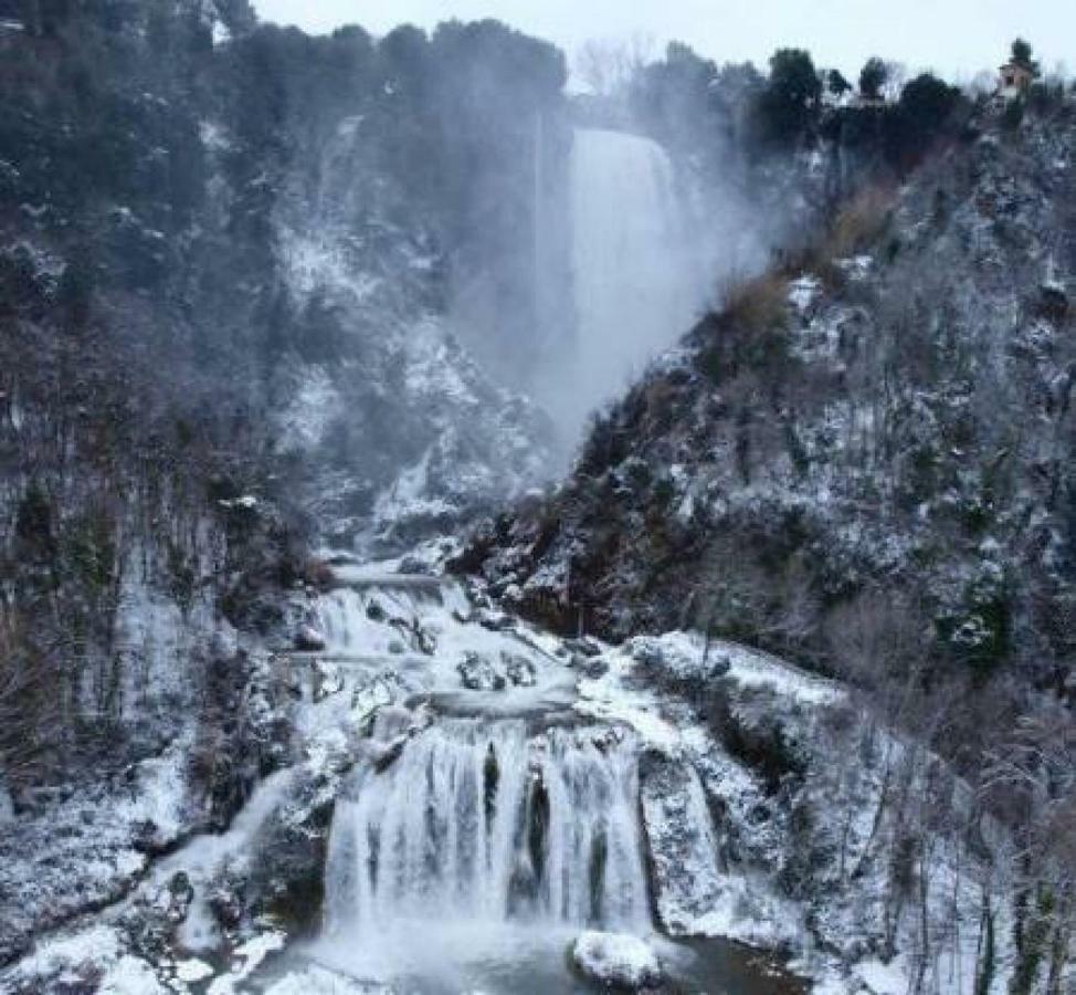 Hotel Il Casolare Della Cascata Terni Exterior foto